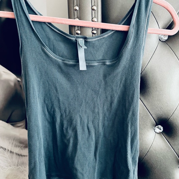 NWOT- SKIMS VELOUR TRACK SUIT - Picture 7 of 8